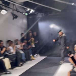 Bae Jung-nam Instagram - 요지 선생님 보고옴 😎80세 연세에도 여전히 🇫🇷paris fashion week show 를 하시는 😌🙏👍🏻👏👏👏@yohjiyamamotoofficial #yohjiyamamoto