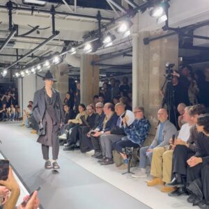 Bae Jung-nam Instagram - 요지 선생님 보고옴 😎80세 연세에도 여전히 🇫🇷paris fashion week show 를 하시는 😌🙏👍🏻👏👏👏@yohjiyamamotoofficial #yohjiyamamoto
