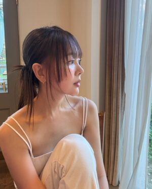 Baek Bo-ram Instagram - 포토바이 엄마🤍

날이 좋아서
라이브 하기전에 엄마랑데이트
사진도 찍어주고
방송때 피디님 역할도 해주고
내 친구도 해주는 만능엄마💋

오늘도 엄마와함께 8시 #그립라이브
#오클렌즈 8번째 앵콜방송 갑니다
(다음 방송 부터는 가격 오른대요 속닥속닥~)