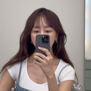 Baek Bo-ram Instagram - 14k를 1만원대에💍 #골드앤디어

오늘 라이브 최대70%⬇️
데일리 주얼리 예쁜거 모아모아 왔어요
이어링,목걸이,반지 다다 예뻐요
오늘 정말 예쁜거 한가득 퀄리티 최고🫶🏻

#그립라이브 8시이구용
(할인가판매= 5/23 까지)

라이브때 오시면 추첨이벤트 있어요:)