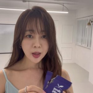Baek Bo-ram Instagram - 피크플럼3차OPEN🔔(6/20-6/23)

뽀람언니가 N년차
정말매일매일 먹는다는 그거! 천연발효매실!
(공구하기 전부터 내돈내산으로 지금까지 먹는다는)
저의 변비구원템 이거든요:)

여름이 다가와서 무리한 다이어트로 인해 변비가 생길 때, 
휴가시즌이라 맛있는 것 많이 먹어 소화가 안될 때 👍

화학성분없이 매실 그대로 발효한거라
걱정없이 드셔도 됩니당!

그리고 제일 중요한거!
1만원 더 가격인하로 오픈합니당💜

#12시땡하면프로필링크에오픈할게요