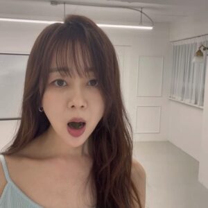 Baek Bo-ram Instagram - 피크플럼3차OPEN🔔(6/20-6/23)

뽀람언니가 N년차
정말매일매일 먹는다는 그거! 천연발효매실!
(공구하기 전부터 내돈내산으로 지금까지 먹는다는)
저의 변비구원템 이거든요:)

여름이 다가와서 무리한 다이어트로 인해 변비가 생길 때, 
휴가시즌이라 맛있는 것 많이 먹어 소화가 안될 때 👍

화학성분없이 매실 그대로 발효한거라
걱정없이 드셔도 됩니당!

그리고 제일 중요한거!
1만원 더 가격인하로 오픈합니당💜

#12시땡하면프로필링크에오픈할게요