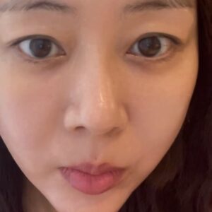 Baek Bo-ram Instagram - 눈가주름케어 아이홀케어 다크써클완화 풍성한속눈썹 관리까지 손대지 않고 쓱~ 폴라하세요:)

여름이라 야외활동이 많아 눈가 관리가 더욱 필수!
가벼운 제형과 쿨링감 덕분에 더욱 산뜻하게 사용할 수 있으니
여름에도 눈가관리 꼭 하기!
사실365일 발라야하죠🙃 동안의 중심이자나요 

내일(6월15일)까지 입니당🫶🏻

#좋은주말보내세요🍀
