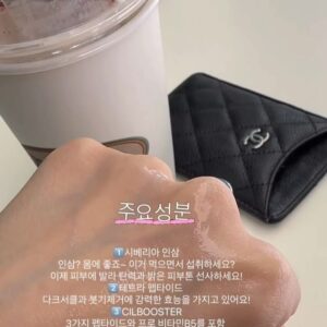Baek Bo-ram Instagram - 💙폴라 아이스 매직 롤온 OPEN💙

♡MADE  IN FRANCE♡
프랑스의 국민 브랜드 ’폴라‘ 왔어요

*50도 극강의 추위인 시베리아에서 살아남은 북극 식물만으로
*3가지 파라벤, 미네랄, 알코올 미첨가
*100% 무공해로 북국 식물 그대로

피부 중에서도 초초초 약한 피부인 눈가 주변은
우리가 신경써서 관리해야하는거 아시죵?

하루에 만번이상 깜빡이는 눈..! 
모든 표정에 핵심인 눈 주변 근육...!

👉🏻특히 ’엘라스틴‘, ’콜라겐‘ 성분이 적은 눈가 피부는
쉽게 건조하고, 피곤해지게 되죠
이런 예민한 눈가피부를 폴라가 예민하게 관리해줍니다.

✔️눈밑지방 케어
✔️다크 서클 데일리 루틴 케어
✔️눈껍 성장 촉진

특허기술로 증명되었습니다
위 3가지의 주요 기능 전부 특허 등록 완료

▶️15일 내에 더 두꺼워지고 조밀해진 속눈썹테스트 완료
▶️14일 내에 길고 건강한 속눈썹 테스트 완료
▶️눈밑지방 리프팅 10초만에 개선
▶️눈 밑 붓기 감소 테스트 완료

💟기억하세요.
👉🏻15일 내 70% 붓기 제거
👉🏻뚜렷한 눈매 95% 완성
👉🏻15일 이내 풍성한 볼륨의 속눈썹

⭐️주요 성분⭐️

1️⃣시베리아 인삼
인삼? 몸에 좋죠~ 이거 먹으면서 섭취하세요?
이제 피부에 발라 탄력과 밝은 피부톤 선사하세요!
2️⃣테트라 펩타이드 
다크서클과 붓기제거에 강력한 효능을 가지고 있어요!
3️⃣CILBOOSTER
3가지 펩타이드와 프로 비타민B5를 포함 
눈빛이 또렷해지고 눈가 주변 피부와 꺼진 눈꺼풀을 리프팅해줍니다!

눈이 시리고 강한 쿨링감은 NO!
북극 식물이 가지고있는 고유의 특성으로 자극적이지 않는 쿨링감을 느껴보세요🫶🏻

★유통기한 :2025년 8월8일★
(제조일로부터 36개월/개봉 후 6개월)

📍더 자세한 내용은 프로필링크 꾸욱:)