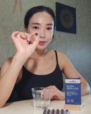 Baek Se-ri Instagram - #협찬 BY #메디트리
오늘 하루도 마무리 잘 하셨나요?
저는 요새 눈이 많이 피로한 편이라
꼭 이거 하나 챙겨먹고 하루를 마무리해요
메디트리 저온초임계 루테인아스타잔틴!
ㆍ
저온초임계 공법으로 루테인과 아스타잔틴
두 성분을 안전하게 추출했고
루테인:아스타잔틴을 20:4 비율로 배합해
눈 건강도 챙기면서, 정상적인 면역 기능까지
챙기도록 비타민D, A, B2, 셀레늄, 아연까지
Wow~ 무려 7중 복합기능성이라 든든하네요
ㆍ
하루 1캡슐로 비타민ㆍ미네랄까지 충분히
섭취할 수 있는 건강템! #건강선물
부모님 선물로도 너무 좋아보여요
ㆍ
메디트리는 2024 대한민국 소비자선정
브랜드대상 건강기능식품' 부문 대상을
수상할 정도로 믿고 먹는 브랜드랍니다 
저처럼 하루 1캡슐씩 물과 함께 챙겨드셔요
ㆍ
잦은 핸드폰 사용, 컴퓨터 앞 붙박이로
눈이 침침하고 피로하신 분, 눈이 뻑뻑하고
저처럼 인공눈물을 넣어야 안심인 분들,
나이 들수록 #눈노화 가 걱정인 분들,
수험생, 직장인, 눈이 늘 피로한 분들께
꼭 챙겨드셔보라고 강츄드릴게요 👍
🤩 메디트리 ☞ @meditree.official
ㆍ
#아스타잔틴 #루테인 #눈건강 #눈피로
#직장인필수템 #수험생선물 #수험생필수템