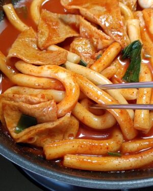 Baek Se-ri Instagram - #협찬
평화로운 주말~ 맛있는 #떡볶이 먹으며
힐링중이네요~ 제 최애 #소울푸드 가
바로 이 떡볶이라구요~😋🥘
간편하게 뚝딱 끓여먹는 #은영이떡볶이
#밀키트 진짜 이 만능양념 분말이
너무 맛있어서 요거 찐 재구매각 👍
ㆍ
쫄깃한 #밀떡 이 길쭉해서 씹는 맛이
솰아있네여~🥢
새벽에 만든 신선한 생밀떡으로 만들어
어묵이랑 진공 포장   당일 배송 해주니까
더 맛있구 더 신선해요
ㆍ
특히 황금비율의 특제소스로 언제 어디서든
맛있게 만들어 먹을 수 있어요
철저한 위생관리로 생산된 품질 좋고
맛있는 어묵이 들어가서 대존맛!
ㆍ
청주에서 엄청 유명한 맛집의 메뉴를
이렇게 밀키트로 만나볼 수 있다닝!
후다닥 간편하게 끓여서 먹을 수 있는
#아이들간식 #캠핑떡볶이 찾는 분들께
강츄드려요~ 👉 @eun02_star
ㆍ
#떡볶이밀키트 #맛있는떡볶이 #오늘뭐먹지
#밀키트떡볶이 #밀떡볶이 #캠핑음식추천 #떡볶이재료 #떡볶이맛집 #떡볶이추천