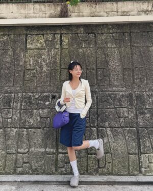 Baek Soo-hee Instagram - #협찬 

다꾸,핸꾸에 이어 이젠 신꾸! 
오늘부터 16일까지 2주간 무신사에서 20%할인 기획전과 선착순 사은품으로 타투스티커를지급해서 나만의 신발을 만들 수 있어요! 
가볍고 편해서 여름에 거의 매일 신을 거 같은 신발이에요😚

#클라시코 #클라시폼 #클로그 #클로그꾸미기 #신발꾸미기