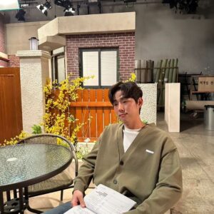 Baek Sung-hyun Instagram - 채우리 비우리 만취우리🤪

#수지맞은우리