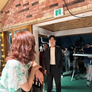 Baek Sung-hyun Instagram - 멋진 동생 수환이의 첫 주연 영화 '동창'을 응원하기위해
까메오 출연
거기서 평소 너무 재밌게 보고있는 #개그콘서트 의
#데프콘 닮은 여자도 만나고 😂
멋진 스태프분들 과 감독님과 함께
즐거운시간
영화 '동창' 상도 많이 받으시고 대박나세요~!!