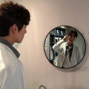 Baek Sung-hyun Instagram - 자뻑 채선생 😘🤣

#수지맞은우리
