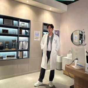Baek Sung-hyun Instagram - 자뻑 채선생 😘🤣

#수지맞은우리