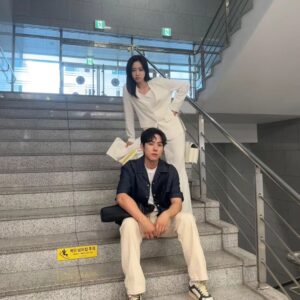 Baek Sung-hyun Instagram - 내 뒤에 패션왕🙄

#패션왕 #진백구 #패셔니스타 #함은정
#자연스러웠어😏