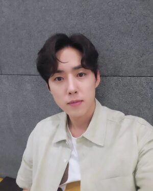 Baek Sung-hyun Instagram - 비많이 오는데 빗길 조심하세요 ~
오늘같은 날은 집에서  수지맞은우리 시청하시길 ㅎㅎ

#수지맞은우리