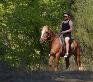 Baga Chipz Instagram - There is nothing I love more than riding. 🥰
Horses are the most beautiful and kindest of creatures and it is so good being back on the saddle after my operation.
Say Hello to Ezra! 🐴🐴🐴