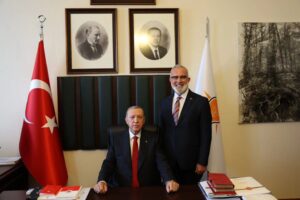 Bahadır Yenişehirlioğlu Instagram - Cumhurbaşkanımız ve Genel Başkanımız Sayın @RTErdogan’ı TBMM Grup Toplantımız sonrası misafir ettik.

Kendileri, “Hünkârım” kitabımı imzalayarak şahsıma büyük bir onur ve gurur yaşattı.

Teşrifleriyle ve nezaketiyle şeref veren zât-ı devletlerine saygı ve şükranlarımı arz ediyorum.