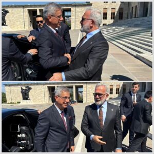Bahadır Yenişehirlioğlu Instagram - 📍#TBMM

Cumhurbaşkanımız Sayın @RTErdogan’ın tensipleriyle; Çevre, Şehircilik ve İklim Değişikliği Bakanı olarak atanan Sayın Murat Kurum ve Sağlık Bakanı olarak atanan Sayın Kemal Memişoğlu’nu yemin ederek göreve başlamak üzere geldikleri Gazi Meclisimizde karşıladık.

Değerli Bakanlarımıza görevlerinde başarılar diliyorum.

@muratkurum
@kemalmemisoglu53
