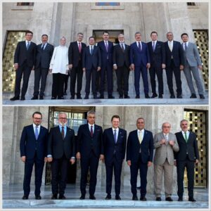Bahadır Yenişehirlioğlu Instagram - 📍#TBMM

Cumhurbaşkanımız Sayın @RTErdogan’ın tensipleriyle; Çevre, Şehircilik ve İklim Değişikliği Bakanı olarak atanan Sayın Murat Kurum ve Sağlık Bakanı olarak atanan Sayın Kemal Memişoğlu’nu yemin ederek göreve başlamak üzere geldikleri Gazi Meclisimizde karşıladık.

Değerli Bakanlarımıza görevlerinde başarılar diliyorum.

@muratkurum
@kemalmemisoglu53
