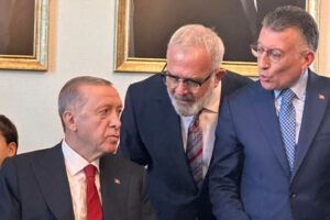 Bahadır Yenişehirlioğlu Instagram - Cumhurbaşkanımız ve Genel Başkanımız Sayın @RTErdogan’ı TBMM Grup Toplantımız sonrası misafir ettik.

Kendileri, “Hünkârım” kitabımı imzalayarak şahsıma büyük bir onur ve gurur yaşattı.

Teşrifleriyle ve nezaketiyle şeref veren zât-ı devletlerine saygı ve şükranlarımı arz ediyorum.
