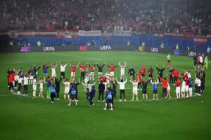 Bahadır Yenişehirlioğlu Instagram - Yarı final yolunda A Milli Futbol Takımımıza yürekten başarılar diliyorum.

Kalbimiz de dualarımız da #BizimÇocuklar ile beraber!🇹🇷