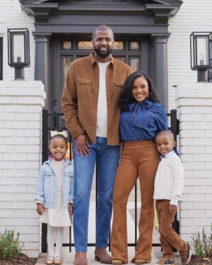 Bakari Sellers Instagram - THANKFUL 🙌🏾

Our hearts are full of gratitude this season. Thankful for HEALTH and an abundance of LOVE & JOY! ✨From our kitchen to yours, we wish you and your family a HAPPY THANKSGIViNG! 

Photo: @santannaphotog