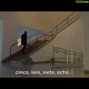 Balthazar Murillo Instagram - “GOYO” La vida de un guía de museo con asperger se rige por una estricta rutina, hasta que se enamora de una colega y debe enfrentar un torbellino de emociones tan nuevas como intensas.

Muy contento de haber participado en esta hermosa pelicula de @carnevalemarcos ! Una dirección, un elenco y una producción increíble! 27 de junio en cines y 5 de julio en @netflix 🕺🏽🪩

@furtadonico 
@duplaa_nancyok 
@solevillamilok 
@pablorago72 
@ceciroth 
@milozeuslis 
@elmagoazulado 
@den.yanez 

@florlimonoff @aymaraabramovich @marialiaok ♥️
