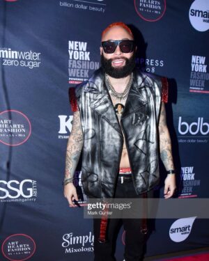 Bandit The Rapper Instagram - 𝑵𝒆𝒘 𝒀𝒐𝒓𝒌 𝑭𝒂𝒔𝒉𝒊𝒐𝒏 𝑾𝒆𝒆𝒌 𝑺/𝑺 2023

Thanks for having me: @artheartsfashion @savorypr @reinagiselle 

📸: @GettyImages @markgonpoint
🧥: @officiallydahsar
🕶️: @alexandermcqueen

#NYFW #BanditTheRapper #Influencer #RedCarpet #fashion #gettyimges #ArtHeartsfashion #PR #VIP