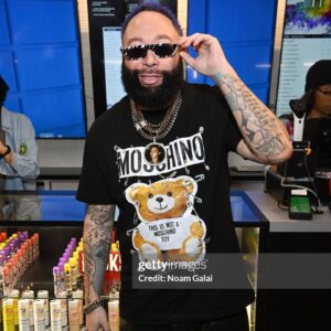 Bandit The Rapper Instagram - Grand Opening of Dazed 

Thanks for having me: @dazedcanna 

📷 📸: @gettyimages @noamgalai 

👕 🕶️: @moschino 

#StayDazed #BanditTheRapper #gettyimages #GrandOpening #moschino #wireimage
