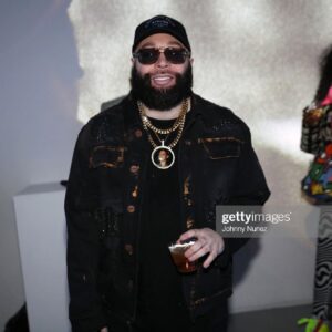 Bandit The Rapper Instagram - “𝐘𝐨𝐮'𝐫𝐞 𝐨𝐧𝐥𝐲 𝐭𝐡𝐞 𝐛𝐨𝐬𝐬 𝐢𝐟 𝐲𝐨𝐮 𝐩𝐮𝐭 𝐮𝐩 𝐲𝐨𝐮𝐫 𝐨𝐰𝐧 𝐦𝐨𝐧𝐞𝐲…”

📸: @johnnynunez / @gettyimages 

#BanditTheRapper #GettyImages #Quotes