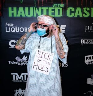 Bandit The Rapper Instagram - HALLOWEEN 2023 🎃 👻

Thanks for having me: @celebritysportsentertainment 

#CelebritySportsEntertainment  #1800Liquors #TMT #LeBonArgent  #TheMoneyTeam #ICONNLive #HijoleTequila #BloodManorNYC #DansPapers #AppleIce #ParlorGames #RoseVineCellars #UFCgymLongIsland #DupOnCancer #Charity #OhekaCastle #LongIsland #NY #News #Media #BanditTheRapper #halloween #halloweencostume