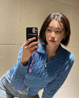Bang Eun-jeong Instagram - 아맞다 머리 잘랐어요!
 일단 너무 편하고 완전 마메쏙 💇🏻‍♀️
#테슬컷 #칼단발 맞나(?)