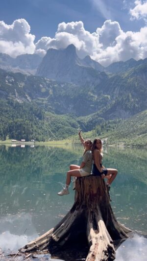 Bára Vávrová Instagram - Mi chicas 💓 #pipitrip

#girlstrip #chicas #hikingadventure #hiking #girlsinmountains #ceskeholky #dachstein #austria #alpes #glacier #hoherdachstein #dachsteingletscher