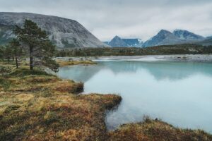 Bára Vávrová Instagram - Good late summer days in Lyngen 

#norge #lyngenalps #blåvatnet #norway #lyngstuva #troms #lyngen