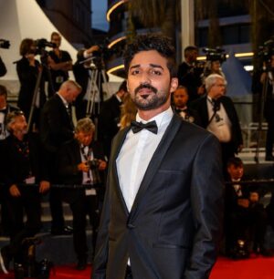 Baraa Alem Instagram - Première of “Frère et Sœur”
At #cannes Film Festival 

One day we will walk on this carpet with Our stories on the screen .. 

@festivaldecannes
#cannes2022 
#redcarpet