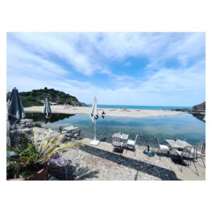 Barbara Cabrita Instagram - Et c’est parti pour une saison douce, bercée par la mer, le soleil et surtout une équipe de choc pour vous servir à @limprevuecollioure @almacollioure 
Venez nombreux et heureux!!! 
🌊☀️🌸🥳