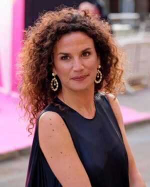 Barbara Cabrita Instagram - Merci pour cette très belle invitation @canneseries , cette clôture était très agréable, elle donne envie de voir toutes ces jolies séries en compétition et de continuer à voir la suite de #leflambeau @jonathancohens qui m’a bien fait marrer 👏🤣 
Merci @prune.goldschmidt @fredfetiveau pour ces jolies robes @dior @diorbeauty pour ce parfait Make up et surtout merci à toute l’équipe pour leur gentillesse et cette organisation de dingue 💪🏼👏👍 @camillejulienne reposez vous bien 😜
📸 @thierry_carpico 
📸 @marcpiasecki 
📸 @sylcannes_photography 
@ysl @sezane @zadigetvoltaire 
#festival #cannes #series 
@nadiachmilewsky 😘