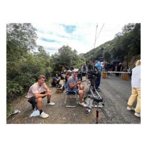 Barbara Cabrita Instagram - Fin de 14 semaines de tournage, ce fut si intense, si dense, si surprenant, si bouleversant, si épique et si Merveilleux …
L’impression d’avoir vécu 14 vies en 14 semaines …
Je ne vous dirai jamais assez merci pour vos regards, vos complicités, vos encouragements, vos sourires, votre bienveillance, votre courage, votre audace, votre témérité, votre amour, votre douceur, votre force….
Je suis heureuse d’avoir fait partie de cette sublime équipe, d’avoir vécu ces 3 mois et demi à vos côtés, et d’en sortir totalement transformée. 
Merci du fond du cœur 💜🫰🏽

@terencefilms @jcdelpias @dominique_de_wever @tf1 #riviereperdue #jesuismoulue😂