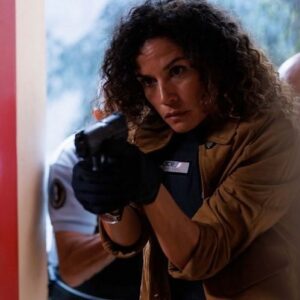 Barbara Cabrita Instagram - Demain soir, le final de « Rivière Perdue » sur @tf1 
🔫 👮🏻 🏍️ 🚁 
Ça va partir trèèèès loin!!!!! 💥 
Merci à tous ceux qui n’ont pas pu tenir jusqu’à demain et qui ont déjà tout vu sur @tf1plus ! Vous êtes beaucoup trop nombreux à avoir craqué c’est très touchant 🙏🌸

@aprikian_ara @tinivelli @anne_didier @jcdelpias @banijayfrance @terencefilms @nicolasgob_off @annelise_hesme @odilevuillemin @bruno_debrandt @thierrylopez @cyrilguei7