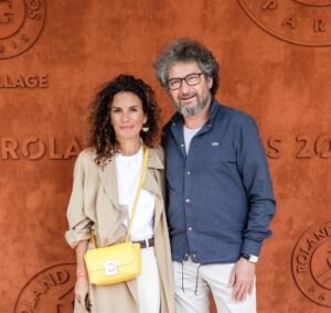 Barbara Cabrita Instagram - Merci @lacoste @audreyzeitoun69 d’avoir comblée l’hystérique fan de tennis que je suis! 🐊💜. 
@radumihaileanu s’est à peu près bien tenu… 
Et la surprise de retrouver la Team @geraldine.masquelier @lenicolascarpentier @cedricgobilliard @gobilliardvalerie quel bonheur ☀️🤣 merci de m’avoir fait continuer cette soirée avec autant de kiffe! @all 
Je vais dormir sur place 🎾 🛌 
📸 @stephanecardinale