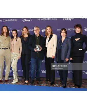 Barbara Chichiarelli Instagram - THE GOOD MOTHERS 

Ci vediamo domani su @disneyplusit 

Look @paulsmithdesign @scarosso 
Press @marta_scandorza 
Stylist @muccinoamatulli 

@tna_artistsmanagement 

#thegoodmothers #disney #disneyplus