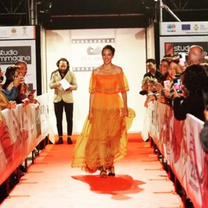 Barbara Chichiarelli Instagram - Magna Grecia Film Festival 2020 Portraits-

Grazie a @gianvito_casadonte per avermi scelta come madrina del Festival,è stato un onore.
Grazie a @raffaelebitonte e alla sua squadra,avete fatto i miracoli ragazzi!
Grazie a @didocart sei una grande professionista oltre che una donna meravigliosa.
Grazie a @marvi_marver e a @fabicutri, il vostro sguardo è stato fondamentale.
Grazie a tutta la giuria @susylaude @antoniocataniainsta @peterwebber99 ho condiviso ogni vostra scelta.
Grazie a @gioielleriamegna e @bibasoverato per gli splendidi regali.
Grazie per i sorrisi e le chiacchiere a @laetitiaeido @lucadelfuego @vinicio_marchioni @giulianannini @pier_ferrantini 
Grazie per i look fantastici ad @albertaferretti @toryburch @jimmychoo 

@magnagraeciafilmfestival @othersrl @volver.actor