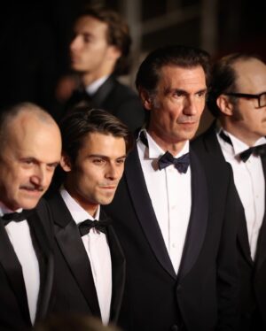 Barbara Ronchi Instagram - Cannes 76. Rapito di @marcobellocchio 

Abito @giorgioarmani 
Gioielli @crivelliofficial 
H&M @chiaragattellaro per @simonebelliagency 
Stylist @vaneboz 
Press and @othersrl @la_sara_kane
@tna_artistsmanagement @egiggia