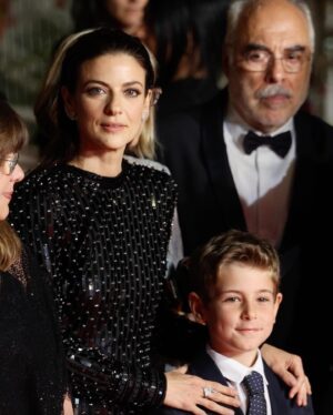 Barbara Ronchi Instagram - Cannes 76. Rapito di @marcobellocchio 

Abito @giorgioarmani 
Gioielli @crivelliofficial 
H&M @chiaragattellaro per @simonebelliagency 
Stylist @vaneboz 
Press and @othersrl @la_sara_kane
@tna_artistsmanagement @egiggia