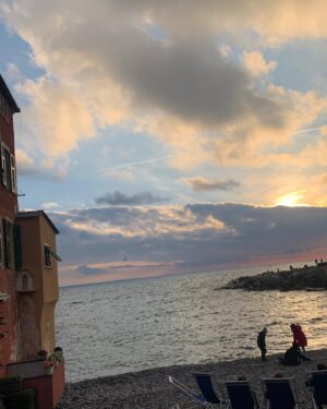 Barbara Ronchi Instagram - il tavolo dei piccoli 🤍