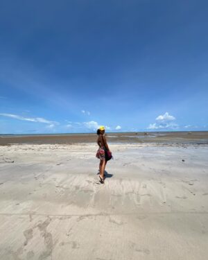 Bárbara Sut Instagram - Totalmente apaixonada por tudo que pude conhecer de Alagoas! As Crôas de São Bento foram um dos momentos mais especiais da viagem! Obrigada! E até já! 
.
#alagoas #maragogi #sãobento #nordeste #nordestebrasileiro #brasil #AL #croas #croasdesãobento #caribebrasileiro #energialinda #djavan #jangada #verão #natureza