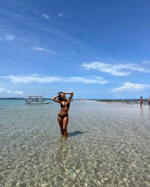 Bárbara Sut Instagram - Totalmente apaixonada por tudo que pude conhecer de Alagoas! As Crôas de São Bento foram um dos momentos mais especiais da viagem! Obrigada! E até já! 
.
#alagoas #maragogi #sãobento #nordeste #nordestebrasileiro #brasil #AL #croas #croasdesãobento #caribebrasileiro #energialinda #djavan #jangada #verão #natureza