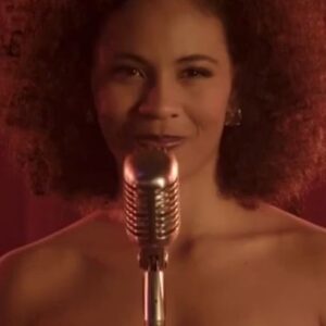 Bárbara Sut Instagram - O natal veio com um super presente esse ano! Hoje estreia no @canalcurta o doc. musical Dolores Duran: o coração da noite em que participei como cantora e entrevistada! A exibição será às 22:45h e eu estou super feliz por ver mais esse bonito trabalho saindo nesse ano tão importante e especial! Viva Dolores Duran! E feliz natal! 🎅🏽🎙️🩵
.
Aah! Além da exibição de hoje, o filme seguirá sendo exibido diariamente no Canal Curta até dia 31! Vou deixar os horários nos meus stories! .
.
#canalcurta #doloresduran #documentario #documentary #musica #musique #music #documentariomusical #barbarasut #curta #feliznatal #natal #estreia #longametragem #cantora #interprete #artista