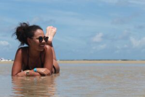 Bárbara Sut Instagram - Greta perdeu o medo de agua em Pernambuco. Fizemos um book em Carneiros e cada foto é uma pepita de boas energias e amor! :)
.
Vou deixar mais momentos desse dia nos stories! 🐏
.
#carneiros #praiadecarneiros #pernambuco #brasil #nordeste #nordestebrasileiro #brasil #fotografia #pe #cachorros #cachorrosfofos #verão #summer #praia #felicidade #sutsontheroad #familia #energialinda