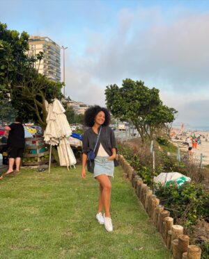 Bárbara Sut Instagram - Tão bom, tão bem 🍃
.
#barradatijuca #amorperfeito #churrascodoberro #bonita #brisafresca #energialinda #riodejaneiro #praia #plage #curlyhair #blackbeauty #fimdetarde
