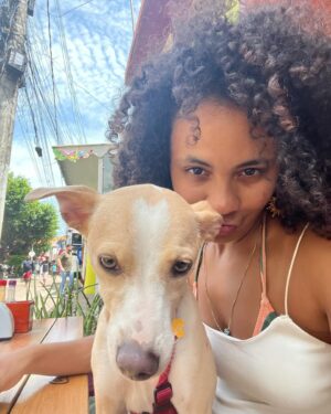 Bárbara Sut Instagram - Porto de Galinhas 🩵🐓
.
#pernambuco #frevo #portodegalinhas #cachorros #cachorrosfofos #gretidao #carnaval #nordestebrasileiro #nordeste #brasil #dogtrip #ipojuca #sutsontheroad