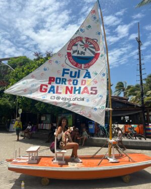 Bárbara Sut Instagram - Porto de Galinhas 🩵🐓
.
#pernambuco #frevo #portodegalinhas #cachorros #cachorrosfofos #gretidao #carnaval #nordestebrasileiro #nordeste #brasil #dogtrip #ipojuca #sutsontheroad